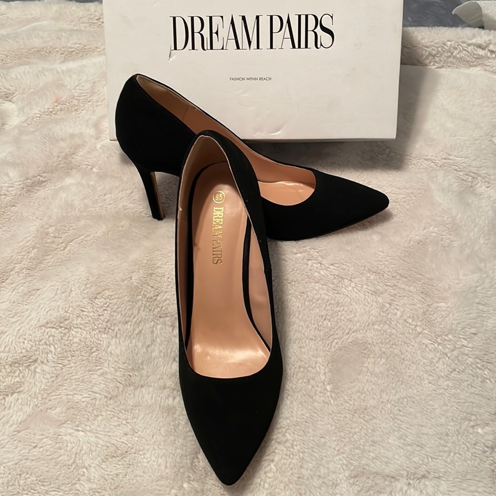 Dream Pairs Women's Black Pointed-Toe Pumps